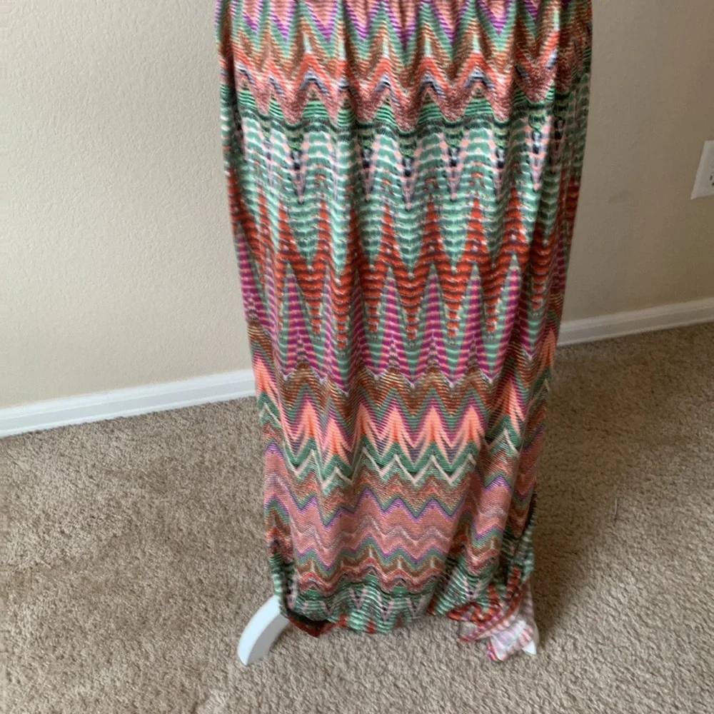 Beautiful Maxi dress.. size L with size slits. - Picture 4 of 8